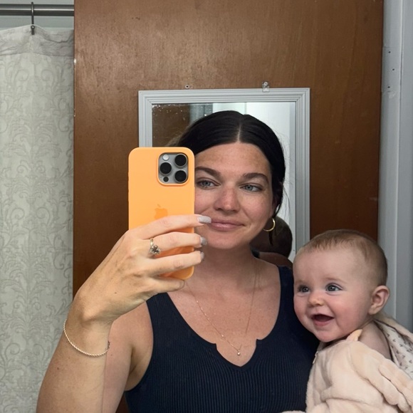 Meet your Posher, Lauren - Picture 1 of 1